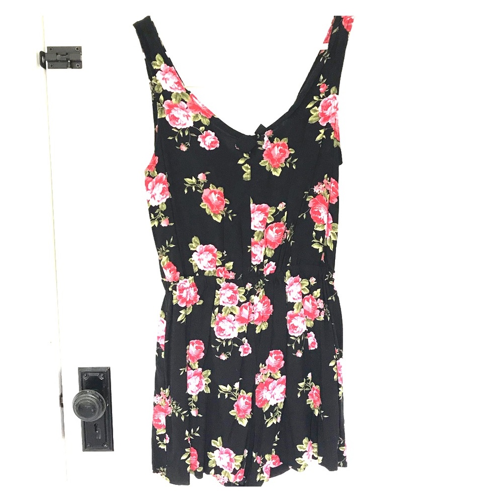 Floral Romper Forever 21 🌸 Medium